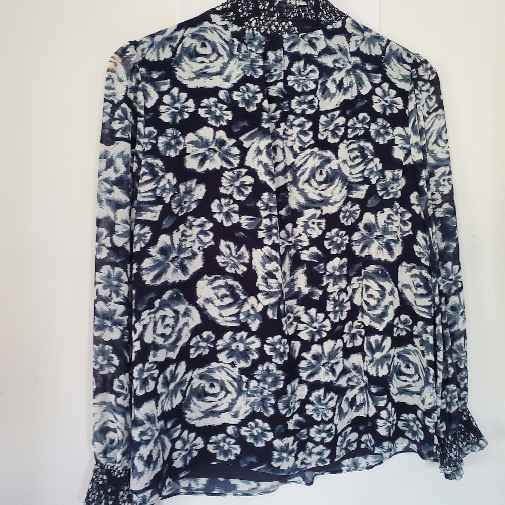 J. CREW XS Shaded Floral Crinkle Chiffon Smocked Top Navy LS Mock Neck Office - Picture 10 of 15